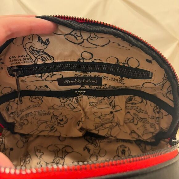 Disney X Baby Freshly Picked Black Mickey Anaheim Crossbody Bag Changing Pad NWT - Picture 8 of 9